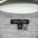 women Banana Republic NWOT Fine Gauge Merino Wool V-Neck Gray Sweater S