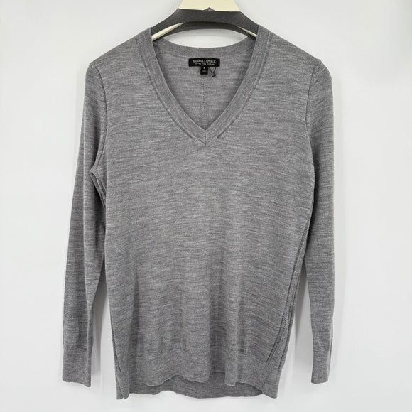 women Banana Republic NWOT Fine Gauge Merino Wool V-Neck Gray Sweater S