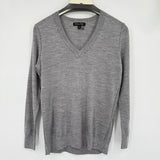 women Banana Republic NWOT Fine Gauge Merino Wool V-Neck Gray Sweater S